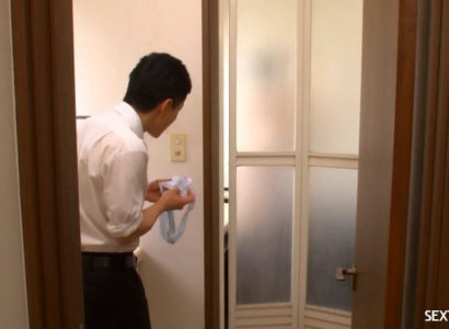 Đến nhà chơi, thanh niên nhìn trộm mẹ bạn gái tắm - JAV HD Video | Javhay