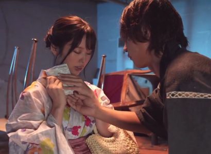 Trú mưa ở căn nhà hoang sau khi xem pháo hoa với cô bạn thân - JAV HD Video | Javhay