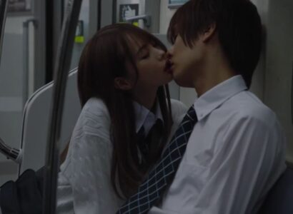 Nữ sinh tò mò hôn lén chàng trai đang ngủ trên chuyến tàu điện - JAV HD Video | Javhay