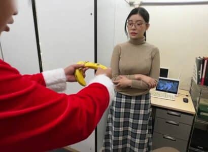 Ông già Noel có khả năng hoán đổi thân xác sau khi ăn quả chuối… - JAV HD Video | Javhay