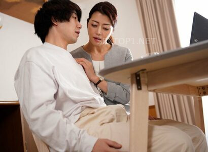 Đến nhà bạn gái chơi, thanh niên lén lút địt nhau với mẹ của cô ấy - JAV HD Video | Javhay