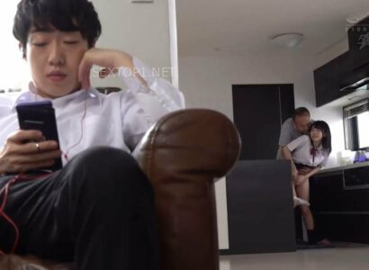 Ông bố địt cô bạn gái loli nhỏ nhắn dễ thương của cậu con trai - JAV HD Video | Javhay